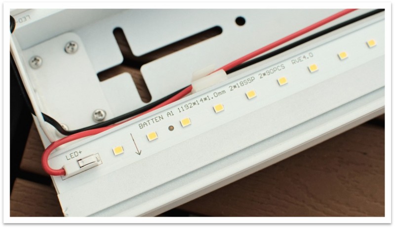 त्रि-प्रूफ ज्योति के हो र कस्तो किसिमको बत्ती बालेर ट्राई-प्रूफको प्रकाश प्रयोग गर्दछ?